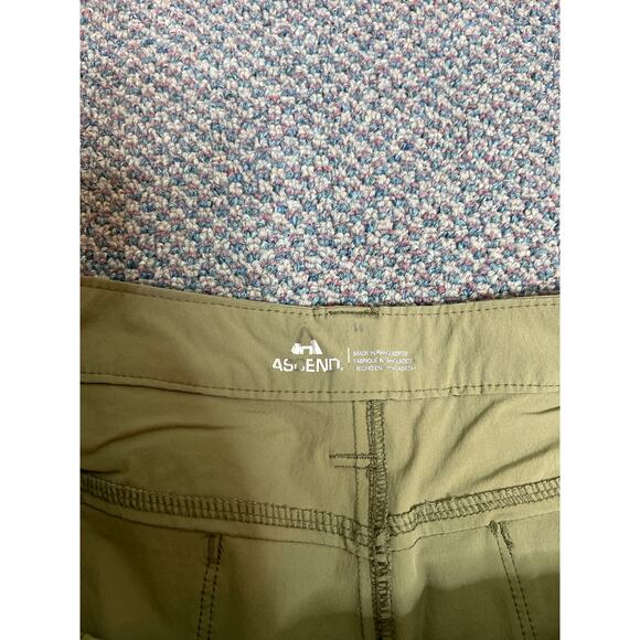 Ascend Women’s Khaki Shorts size 14 - Picture 2 of 4